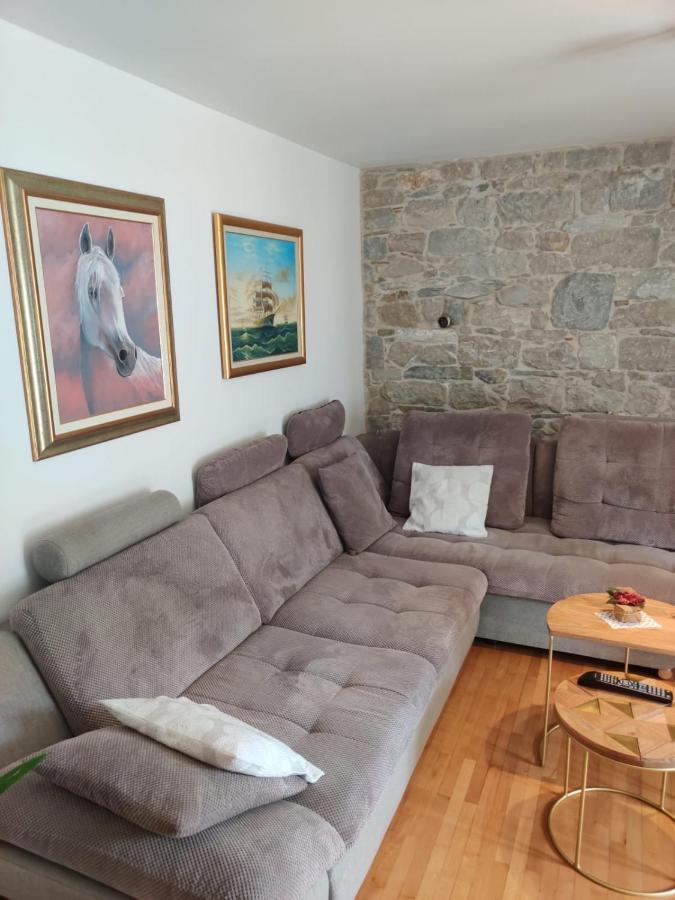Apartment Elena Rooms Split Bagian luar foto